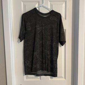 Black camo Lululemon workout shirt